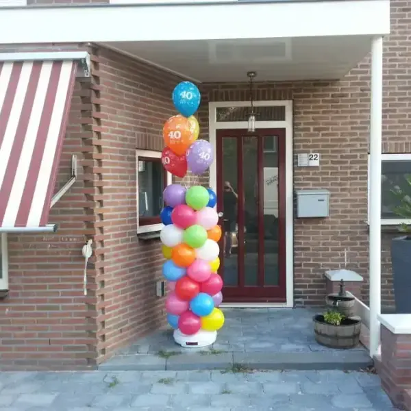 Ballonpilaar met 5 heliumballonnen