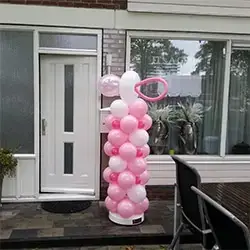 Ballonpilaar met rammelaar